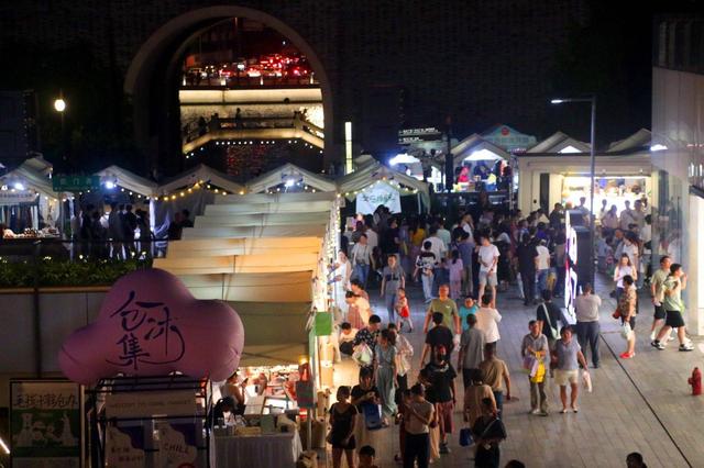 江苏苏州：“苏州超级夜”主题市集开市