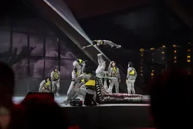 杂技光影秀《追光者》亮相海心沙，呈现宝藏级震撼视觉盛宴图片