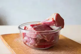 别再把肉直接泡水里解冻了！这3种才是正确方法→图片