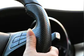 深圳多个驾校被曝“学时造假”：学员需每天空坐车内4小时刷学时图片