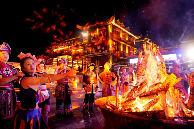 元旦来酉阳，畅玩所有景区！门票特惠 + 音乐盛典 + 民俗年味 ...这波太值了