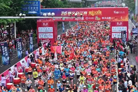 2025遵义乌江寨黄金大奖赛吸引1．5万名跑者挑战图片