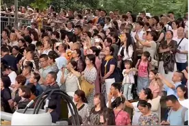 武汉大学毕业典礼，家属感叹学子不易：“终于等到他收获了”图片