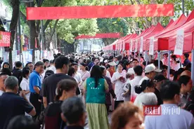 这个公益活动启动！近50个专科的160余名医护人员为市民义诊图片
