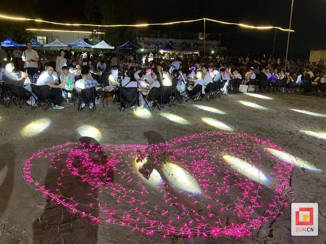 七夕香樟林 沙滩共良宵：百名青年浪漫邂逅点亮牛佛秋夜