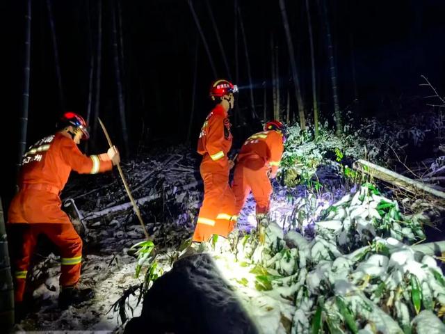 打卡变求救！一场六小时的踏雪营救……