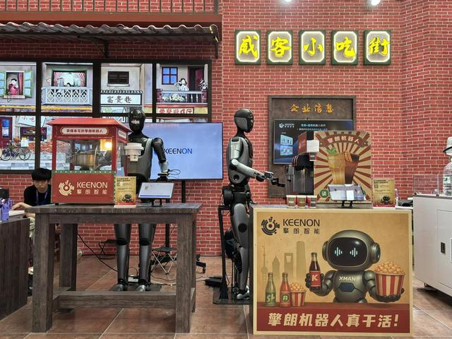 从智能眼镜到具身智能  AI全面走向端侧|WAIC观察