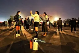 提前50天退票被扣高额手续费，演唱会退票为何如此难？图片