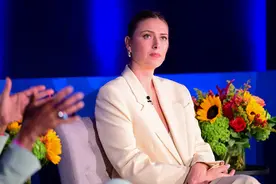 球场最靓丽风景线，5届大满贯单打冠军莎拉波娃现场观战美网图片