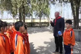 一句承诺一生坚守！独臂退伍老兵蔡恩坤与一座陵园的40年守望图片
