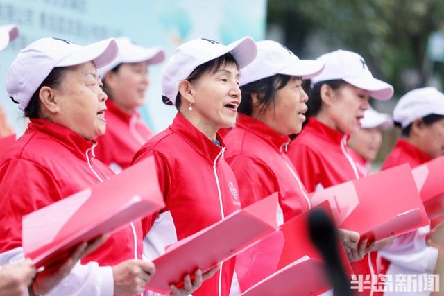 登高赏秋庆重阳，2025第三届青岛重阳登高健身活动圆满举办