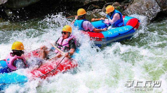 云雾溪流烟火气，沩山“圈”来度暑客