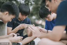 闪电心灵愈站丨暑假又至，孩子玩手机成瘾怎么办？心理专家来支招→图片