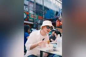 武汉旅游专业女生陪拍还包景点讲解：在拍摄中提供情绪价值，特地写了3万字的讲解文稿图片