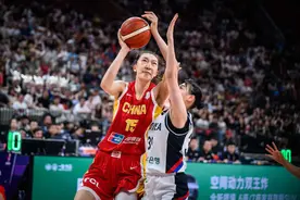 2米26的张子宇百分百命中，中国女篮取得亚洲杯小组赛两连胜图片