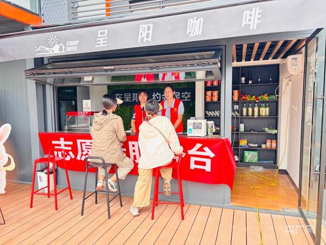 黄山：万名志愿者绘就“十一”假期亮丽风景线