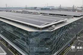 可同时容纳1600辆车，嘉兴光伏屋顶停车场投入使用图片