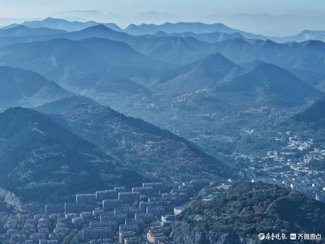 远瞰南部山区，连绵起伏