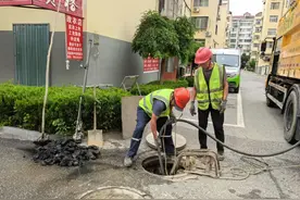 初家街道：疏通堵塞下水道，为民解忧除烦恼图片