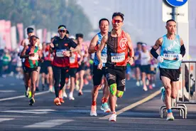 松山温泉小镇2024临沂马拉松暨好运山东·马拉松城市联赛（临沂站）举办图片