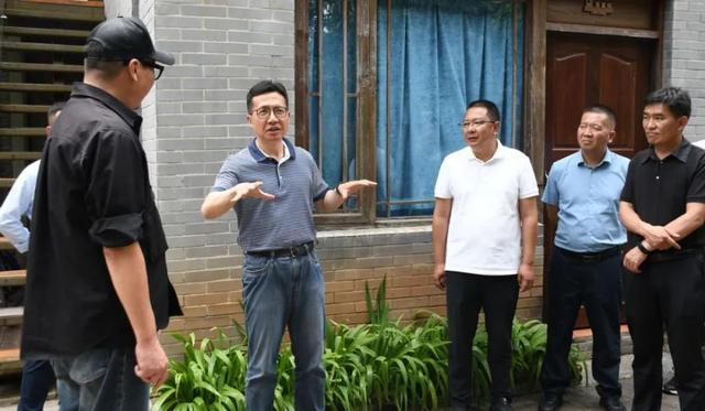 李刚调研暑期旅游接待、景区管理等工作时强调：多措并举提升游客出行体验 推动民宿和婚拍旅拍行业规范健康发展