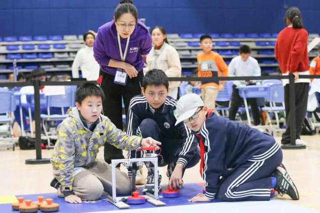 在太空里如何给蜜蜂建一座“花房”？未来工程师们“逐梦苍穹”