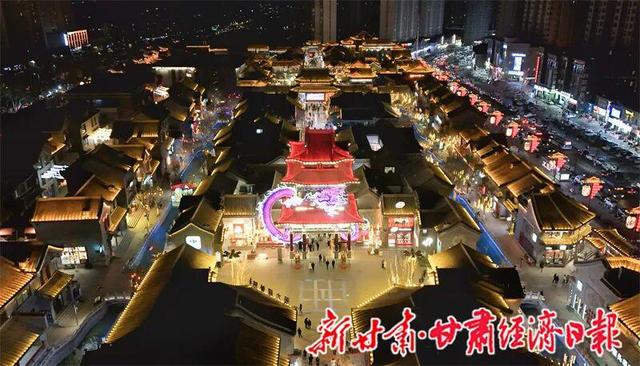 兰州老街新年灯展亮灯迎客