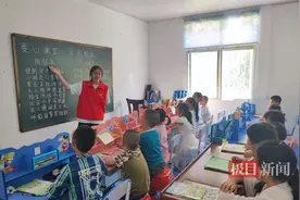 返乡扎根“爱心课堂”，在校大学生吴亚萍三年寒暑假坚持支教图片