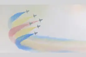 “八一”“红鹰”展翅珠海，为人民空军庆生图片