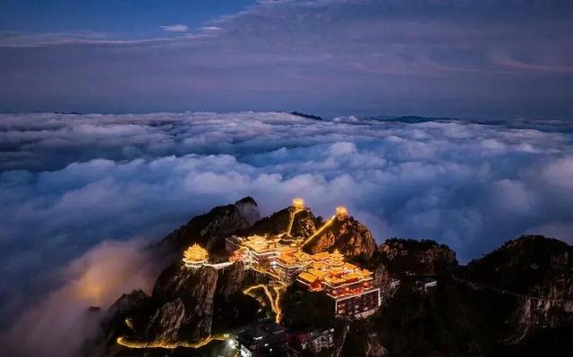 这里红叶进入“巅峰”，抓紧时间，真的会落！