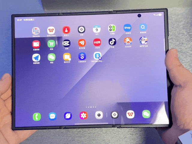 三星 Galaxy Z TriFold 真机上手：能揣兜的电脑