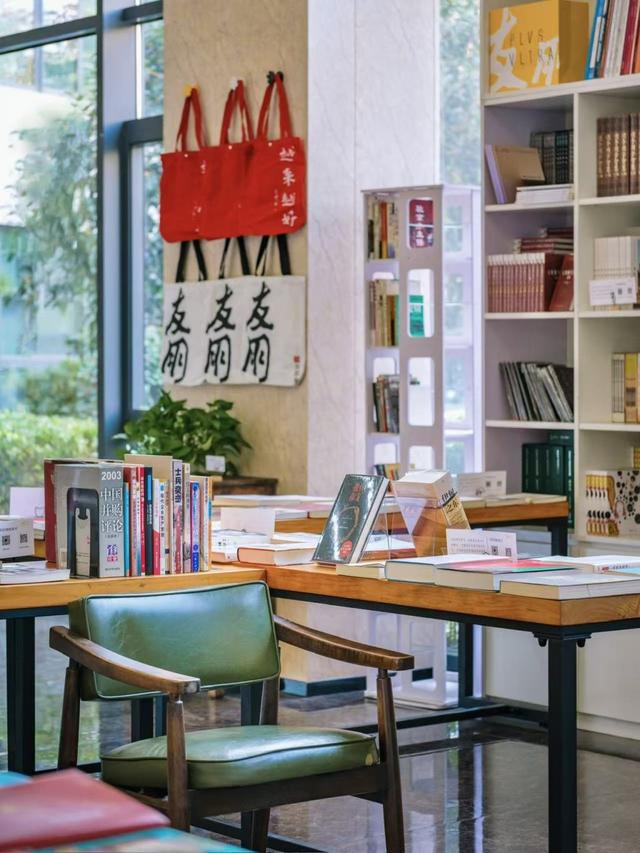 友朋春申自助书店亮相闵行： “人人都是书店主人”