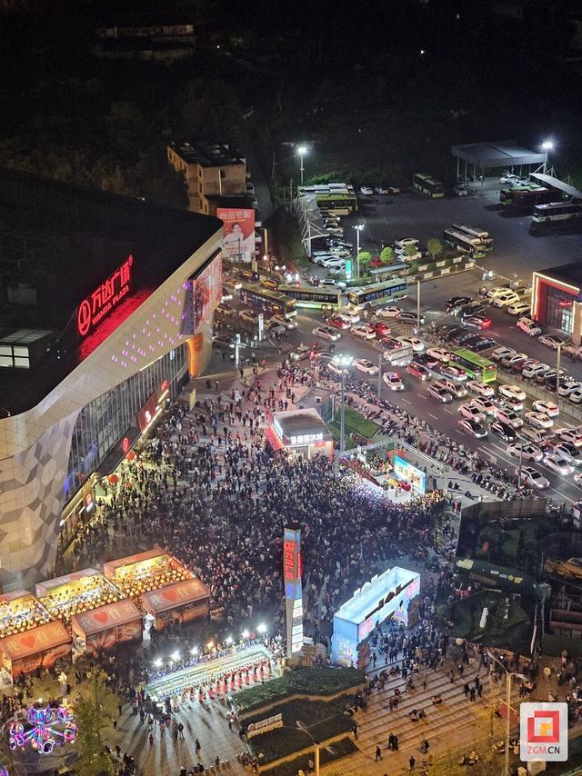 自贡“解锁”首个秋假 “花样”玩儿法带动文旅消费热潮