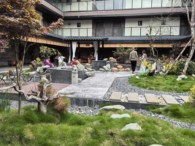 高温天气+“宠客”温度  雅安宝兴“圈粉”热带来暑期旅游热