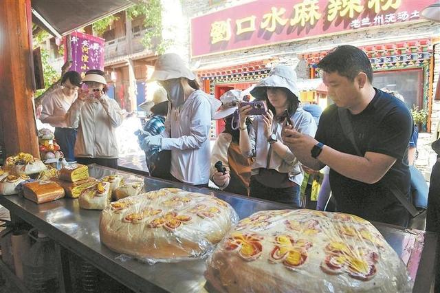 河湟风情“活”在街巷间