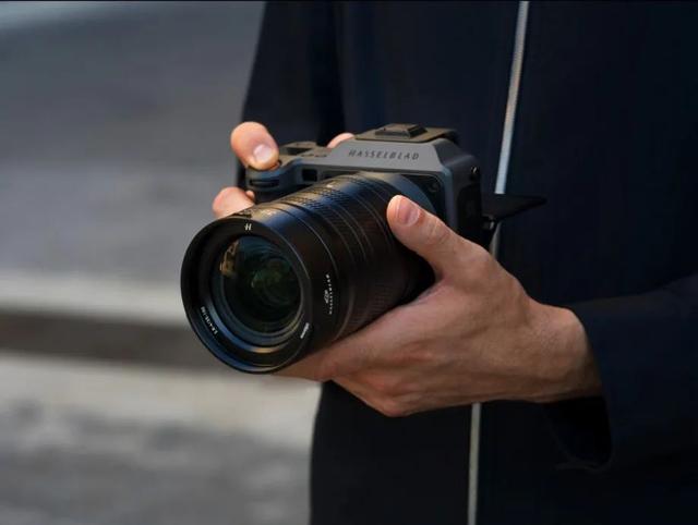 哈苏推出X2D II相机和变焦镜头35-100E｜Insta360发布GO Ultra｜理光发布GR IV和GF-2闪光灯