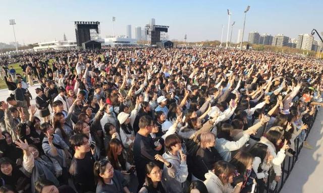 浦东打造亚洲户外演艺新标杆！上海中心城区大型户外音乐节首秀前滩体育公园