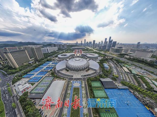 一年四季 泉在济南丨云卷云舒映泉城，东部城区勾勒现代与生态交融天际线