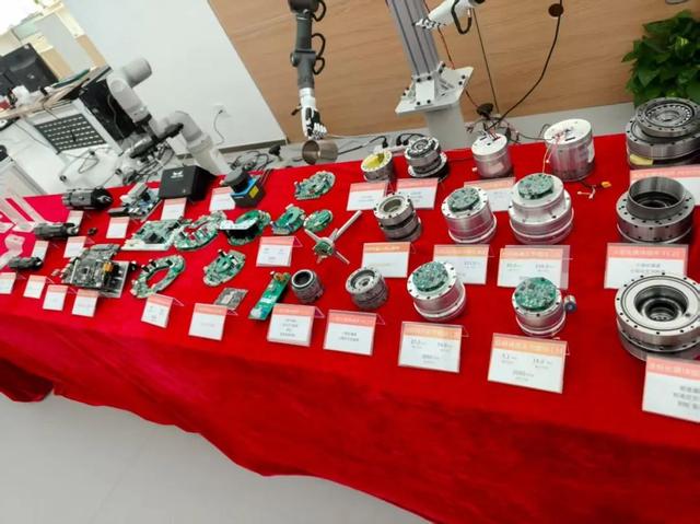 独家丨专访北航具身智能机器人研究院首任院长魏洪兴