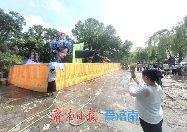 “湖畔雨荷2.0”计划于今晚正式与市民游客见面