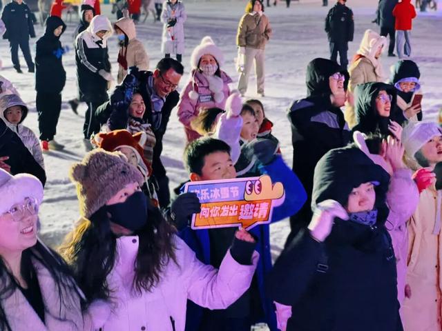 冰雪节的超绝冰雕来自哪里？今天大黑河上的号子声给出了答案