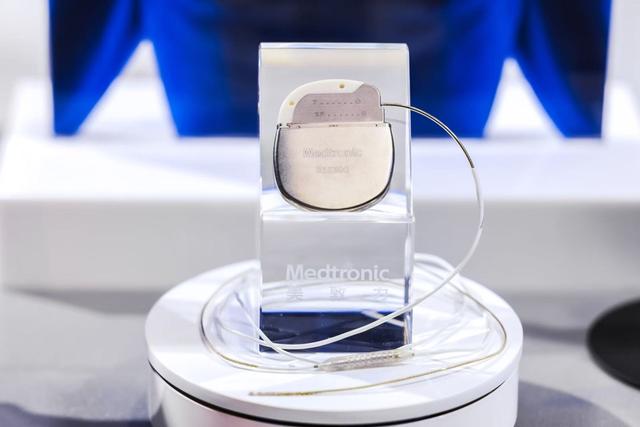 脑机接口治疗帕金森？这一全球革新性脑起搏器亮相进博，国内即将投入临床应用