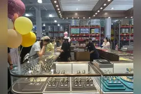 再次上调！多家银行官宣图片