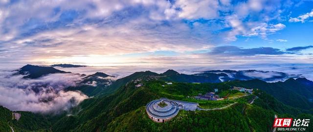 【每日一图@湖南】郴州回龙山巅：秋日云海与日出的浪漫邂逅