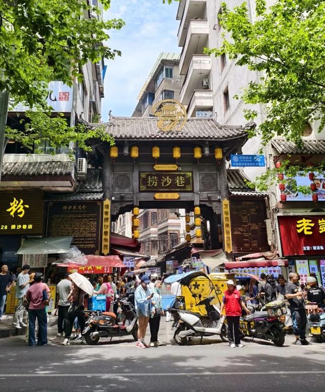 跟着赛事游遵义│4500人集结遵义！贵州红越野总决赛开跑，红色基因+铁人精神燃动暖冬