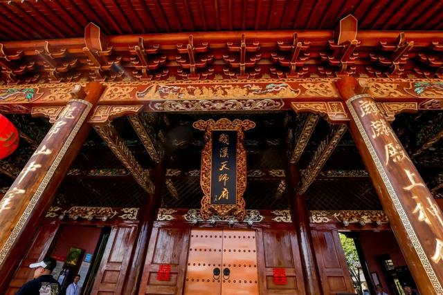 新华网《对话山海·现在好时节》走进龙虎山，解锁“快乐密码”！