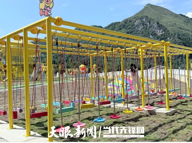 小黄鸭“漂”进黄果树！“双黄”联动打造全国首个IP主题漂流乐园