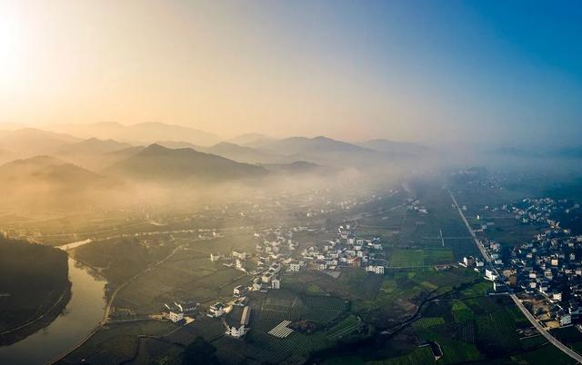 秋冬游资源！雾凇染丹霞，油茶暖红韵，这趟桂北秘境之旅很治愈