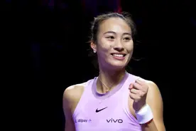 WTA年终总决赛：郑钦文力克莱巴金娜收获首胜图片