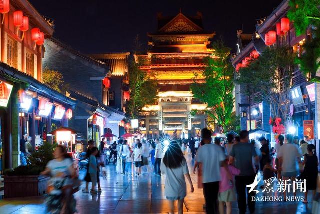 古城夜经济，激发消费活力